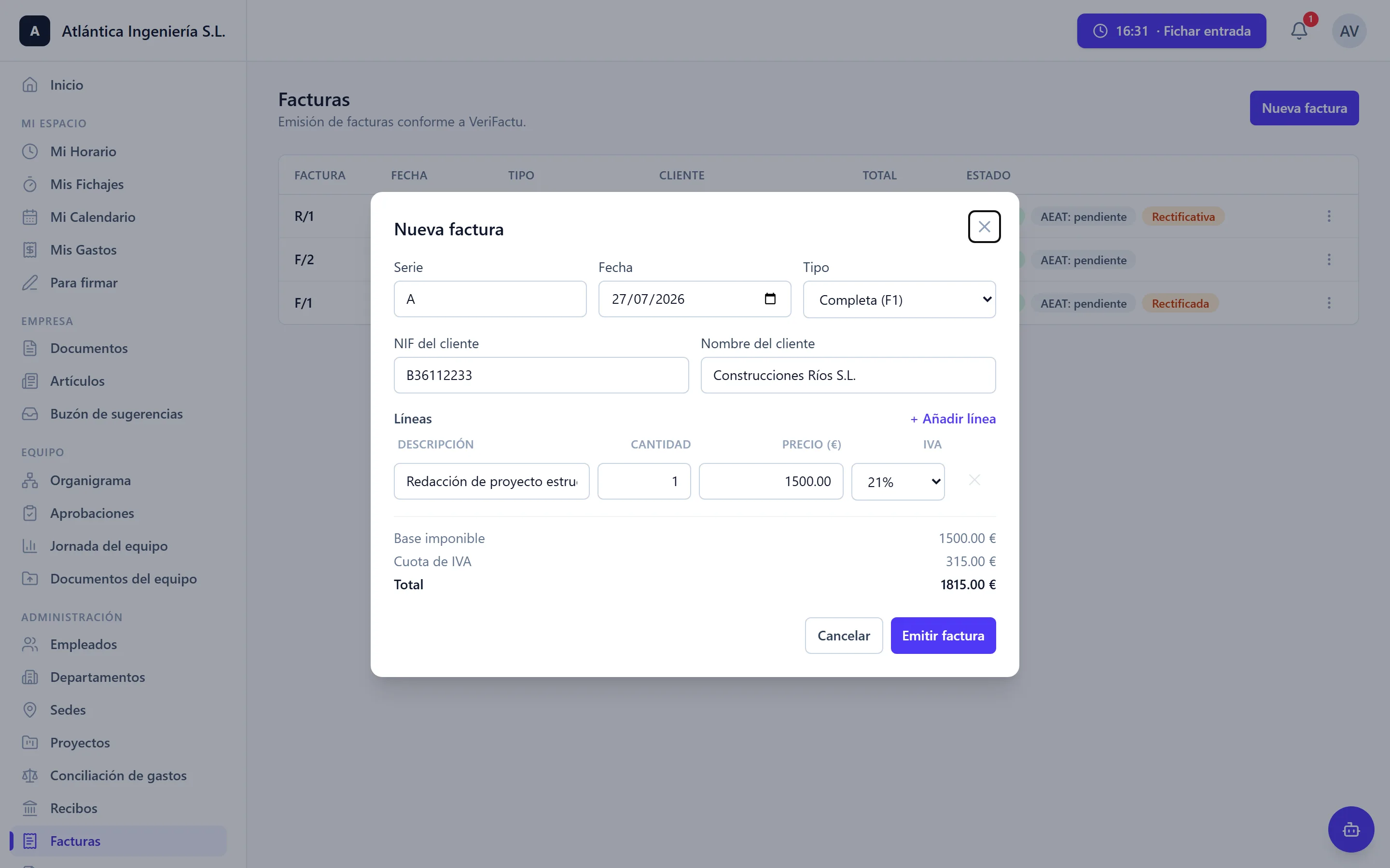 Modal de nueva factura en DutyBeat con serie, cliente, líneas y totales calculados en vivo